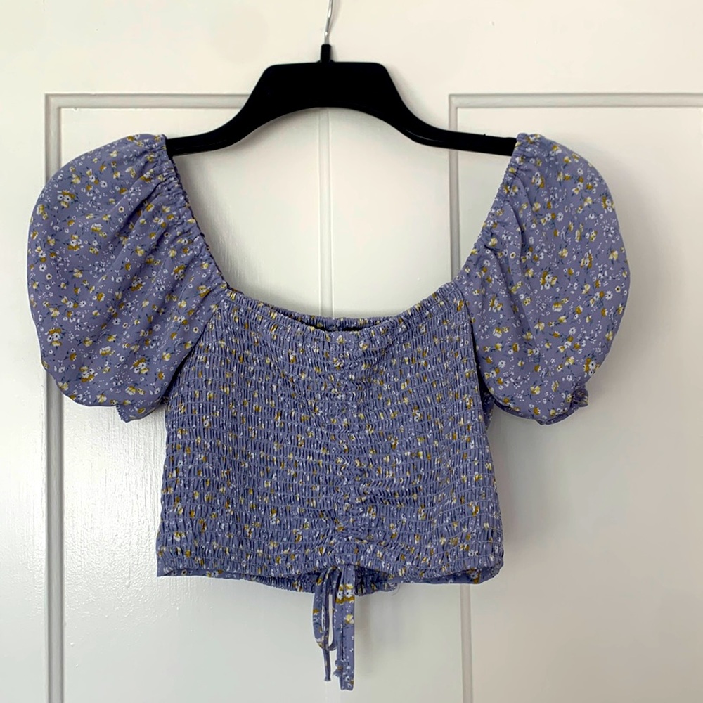 Cute cropped shirt with puff sleeves from Forever 21. Purple with flower details